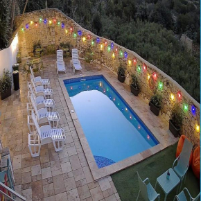 Follow the Sun Boutique Hostel - Pool, Breakfast & Sea Views